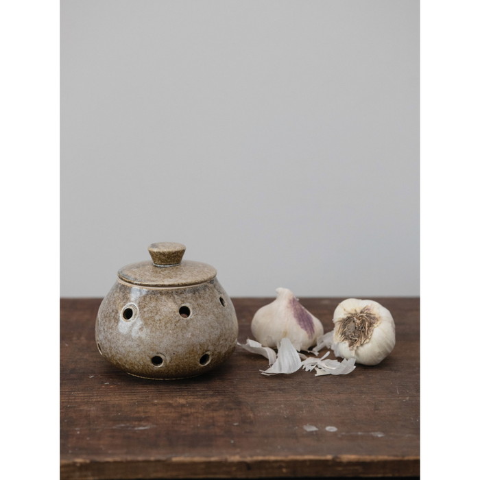 STONEWARE GARLIC KEEPER